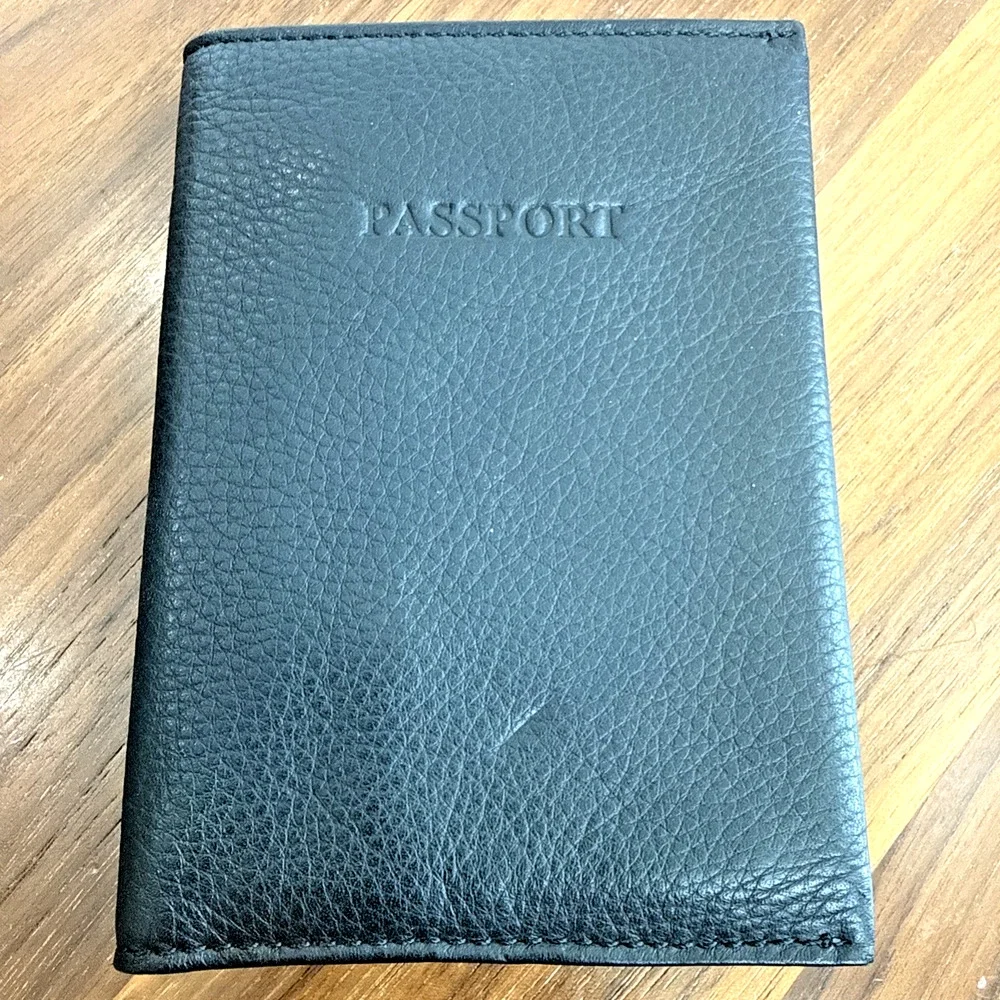Kenneth Cole Reaction Men's Black Genuine Pebbled Leather Passport Wallet